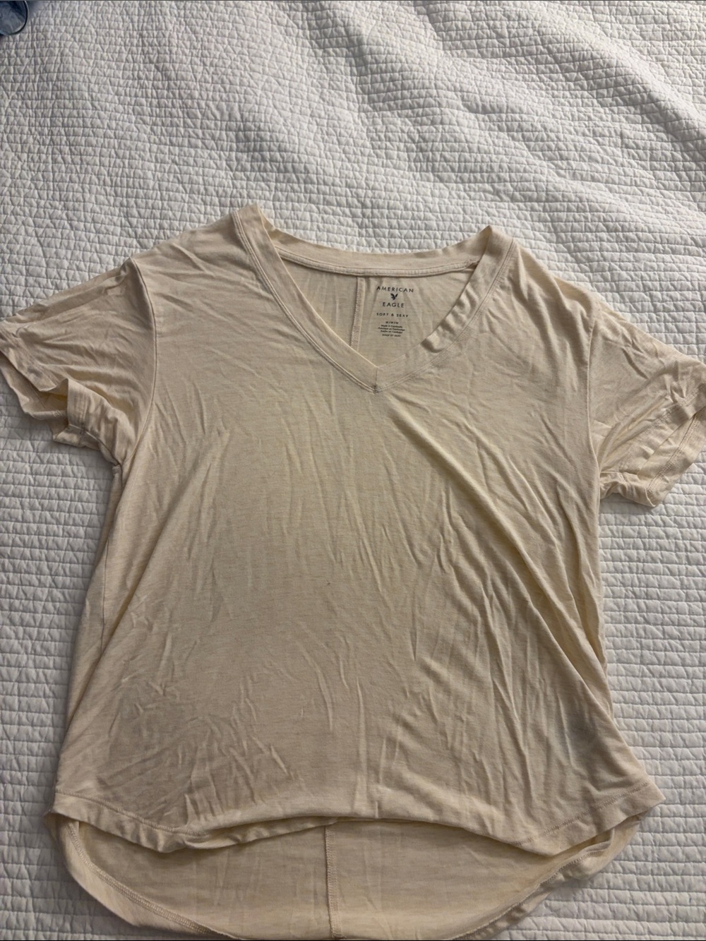 American Eagle Outfitters Women's V-Neck Short Sleeve Tee in Light Cream